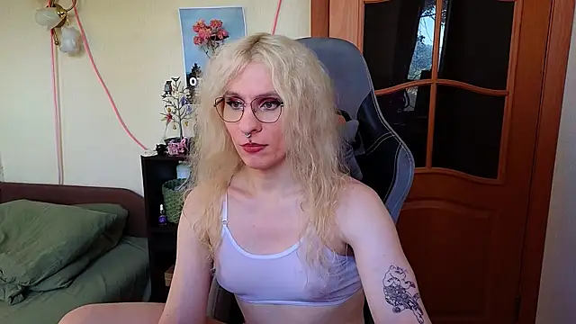 Lori Myaf online show from August 2026 04:28:01 PM