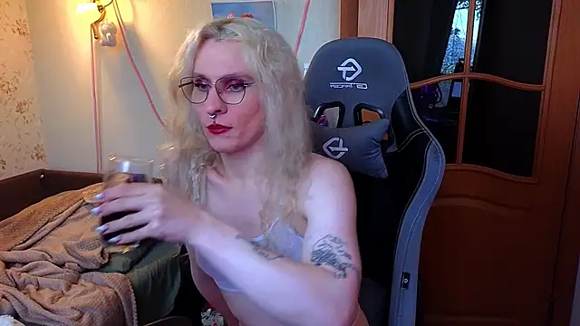 Lori Myaf online show from August 2026 04:11:01 PM