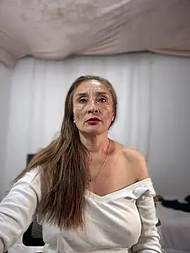 lilian prada online show from March 2026 02:52:01 PM