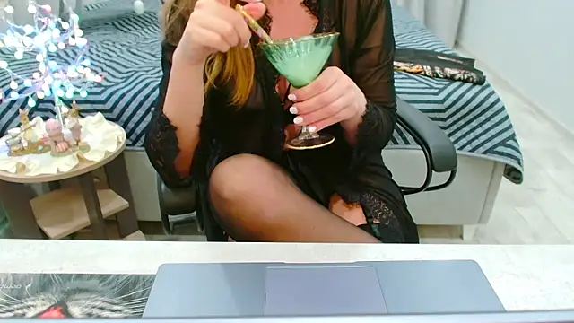 EveLove33 online show from April 2026 06:01:01 PM