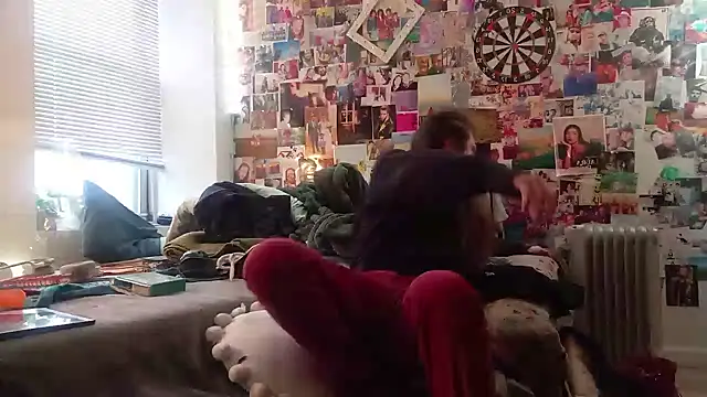 Snapshot of DownstairsSky chatting on January 2025 01:02:01 PM DownstairsSky online show from January 2025 01:02:01 PM