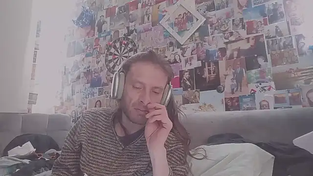 Snapshot of DownstairsSky chatting on March 2025 07:32:02 AM DownstairsSky online show from March 2025 07:32:02 AM