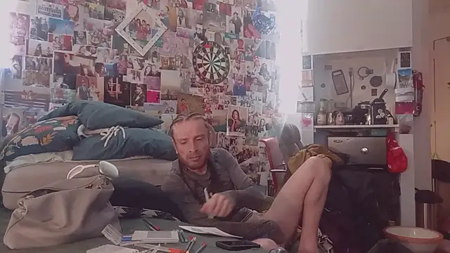 Snapshot of DownstairsSky chatting on March 2025 06:29:01 AM DownstairsSky online show from March 2025 06:29:01 AM