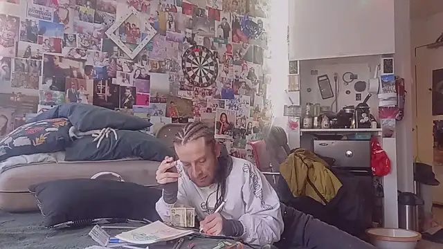 Snapshot of DownstairsSky chatting on March 2025 02:12:01 PM DownstairsSky online show from March 2025 02:12:01 PM