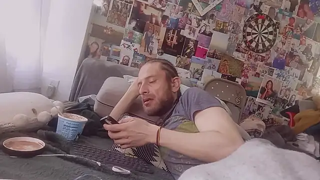 Snapshot of DownstairsSky chatting on March 2025 05:02:02 PM DownstairsSky online show from March 2025 05:02:02 PM