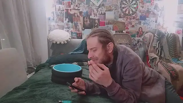 Snapshot of DownstairsSky chatting on March 2025 01:21:02 AM DownstairsSky online show from March 2025 01:21:02 AM