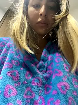 Ameellie online show from September 2025 03:35:02 PM