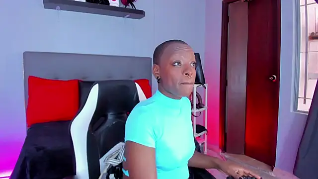 Coco Kiss online show from November 2025 07:10:01 PM