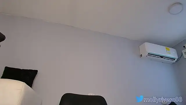 Snapshot of mollyrivera chatting on September 2025 09:47:02 PM mollyrivera online show from September 2025 09:47:02 PM