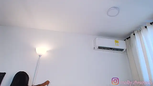 Snapshot of mollyrivera chatting on December 2025 05:41:01 PM mollyrivera online show from December 2025 05:41:01 PM