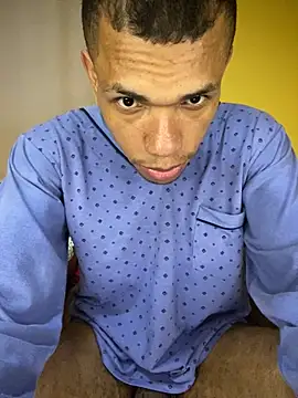MoiseXxx 777 online show from October 2025 01:04:02 AM