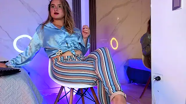 CandyQueenGold online show from June 2026 07:04:02 PM