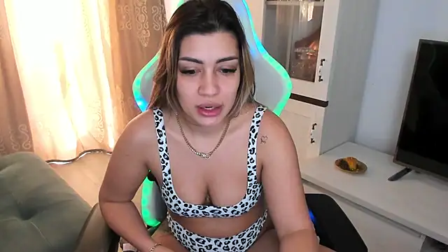 EveEvian online show from February 2025 11:42:02 AM