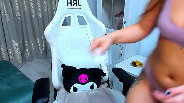 EveEvian online show from February 2025 06:42:01 PM