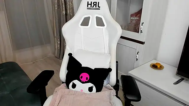 EveEvian online show from March 2025 04:46:02 PM