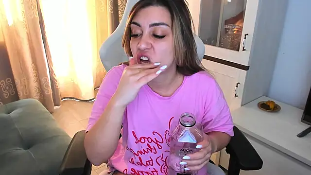 EveEvian online show from March 2025 01:18:01 PM