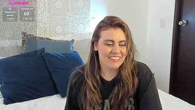 Snapshot of V_monse chatting on November 2025 11:54:02 AM V monse online show from November 2025 11:54:02 AM