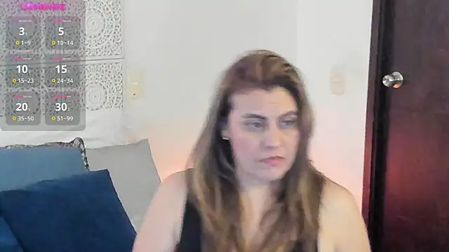 Snapshot of V_monse chatting on November 2025 08:11:01 PM V monse online show from November 2025 08:11:01 PM