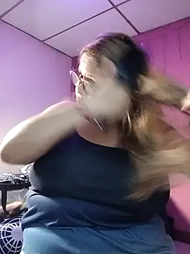 Snapshot of EllisW8 chatting on September 2025 11:02:01 AM EllisW8 online show from September 2025 11:02:01 AM