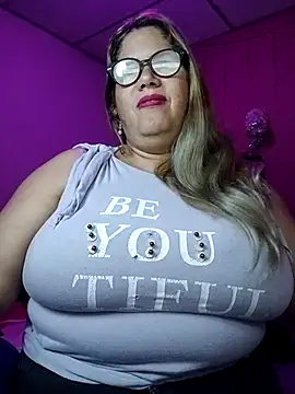 Snapshot of EllisW8 chatting on October 2025 11:00:02 AM EllisW8 online show from October 2025 11:00:02 AM