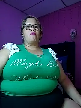 Snapshot of EllisW8 chatting on October 2025 11:03:02 PM EllisW8 online show from October 2025 11:03:02 PM