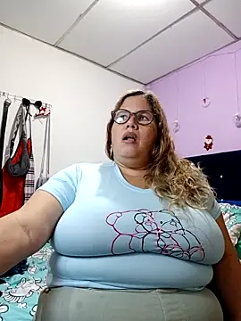 Snapshot of EllisW8 chatting on November 2025 11:14:02 PM EllisW8 online show from November 2025 11:14:02 PM