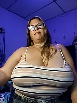 Snapshot of EllisW8 chatting on November 2025 11:54:01 AM EllisW8 online show from November 2025 11:54:01 AM