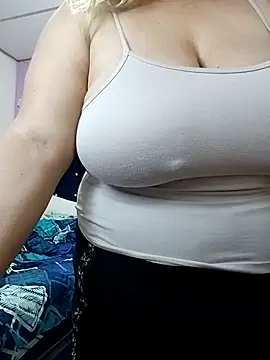 Snapshot of EllisW8 chatting on November 2025 11:49:02 AM EllisW8 online show from November 2025 11:49:02 AM