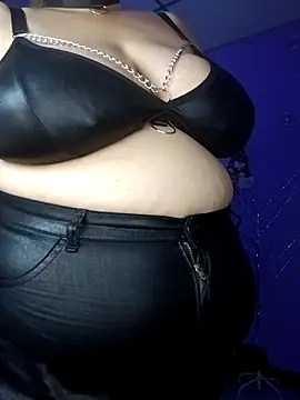 Snapshot of EllisW8 chatting on November 2025 12:42:02 PM EllisW8 online show from November 2025 12:42:02 PM