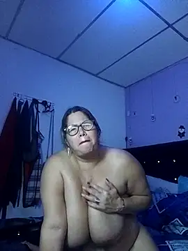 Snapshot of EllisW8 chatting on November 2025 01:00:02 PM EllisW8 online show from November 2025 01:00:02 PM