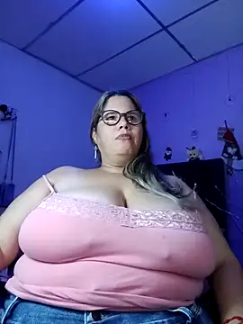 Snapshot of EllisW8 chatting on November 2025 01:04:02 AM EllisW8 online show from November 2025 01:04:02 AM