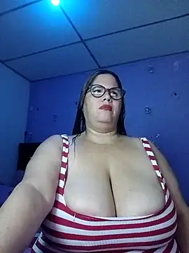 Snapshot of EllisW8 chatting on November 2025 10:47:02 AM EllisW8 online show from November 2025 10:47:02 AM