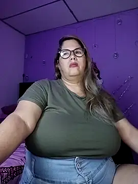 Snapshot of EllisW8 chatting on November 2025 11:54:02 AM EllisW8 online show from November 2025 11:54:02 AM