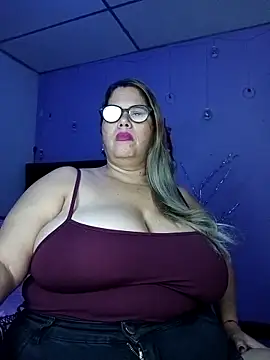 Snapshot of EllisW8 chatting on November 2025 12:05:01 PM EllisW8 online show from November 2025 12:05:01 PM