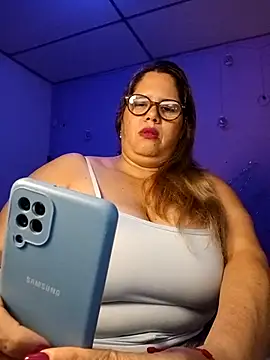 Snapshot of EllisW8 chatting on November 2025 10:27:01 AM EllisW8 online show from November 2025 10:27:01 AM