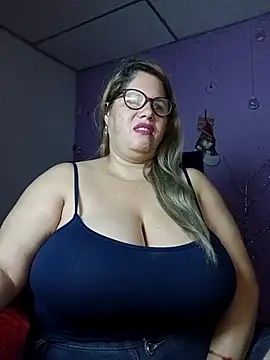 Snapshot of EllisW8 chatting on November 2025 11:13:02 AM EllisW8 online show from November 2025 11:13:02 AM