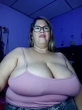 Snapshot of EllisW8 chatting on December 2025 12:15:02 AM EllisW8 online show from December 2025 12:15:02 AM