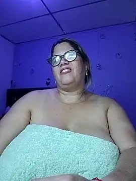 Snapshot of EllisW8 chatting on December 2025 12:27:01 AM EllisW8 online show from December 2025 12:27:01 AM