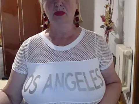 Snapshot of Secretfox chatting on September 2025 03:03:02 PM Secretfox online show from September 2025 03:03:02 PM