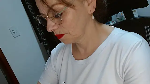 asleycavta online show from November 2025 05:56:02 PM