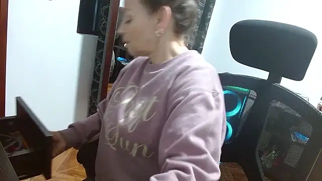 asleycavta online show from January 2026 10:24:01 PM