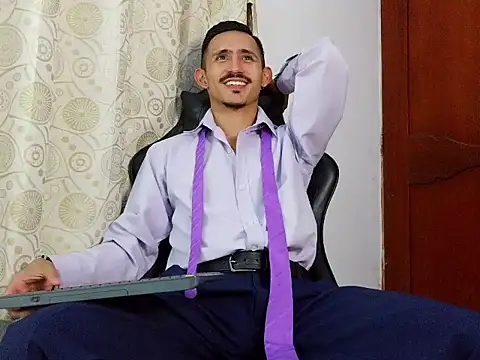 HomeAloneK online show from April 2026 07:41:01 PM