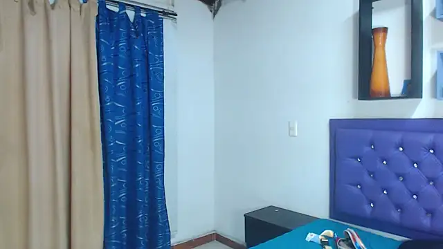 Snapshot of kiwii_nasty chatting on December 2024 11:40:01 PM kiwii nasty online show from December 2024 11:40:01 PM