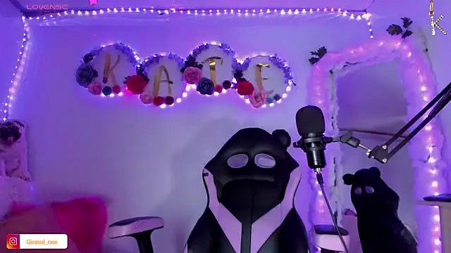 Snapshot of KATERAW chatting on March 2026 05:57:01 AM KATERAW online show from March 2026 05:57:01 AM