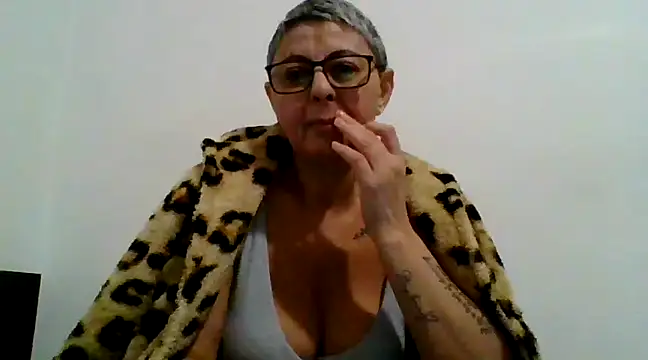 roseblak42 online show from February 2025 06:01:02 PM