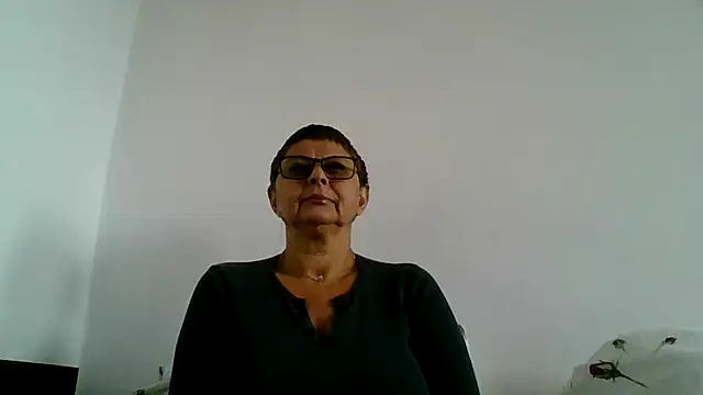 roseblak42 online show from October 2025 12:45:02 PM