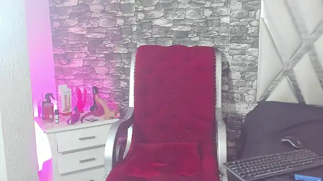 Trinna harperr online show from December 2024 05:15:01 PM