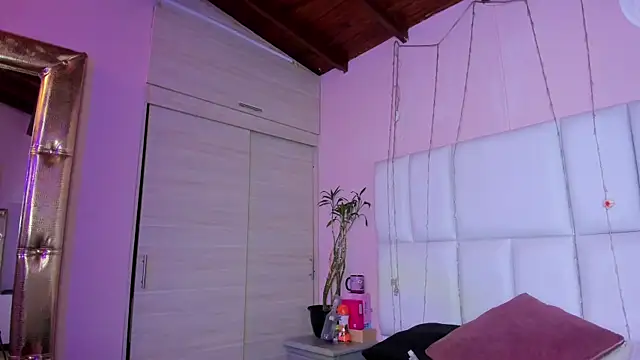 kiana cream online show from September 2025 11:58:01 AM