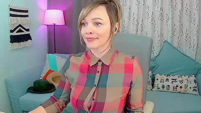 Snapshot of NandiSmile chatting on November 2025 09:32:01 AM NandiSmile online show from November 2025 09:32:01 AM