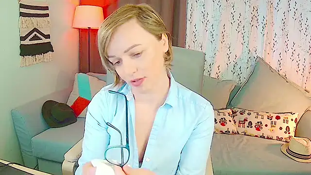 Snapshot of NandiSmile chatting on December 2025 07:47:01 AM NandiSmile online show from December 2025 07:47:01 AM